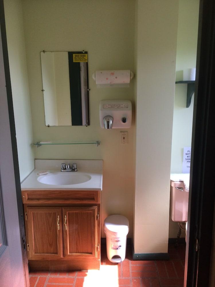 The Evergreen Motel photo 56