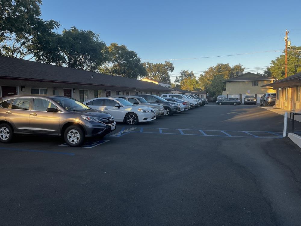 Economy Inn photo 37