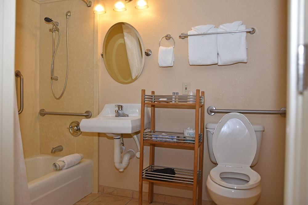 Nautilus Inn photo 28