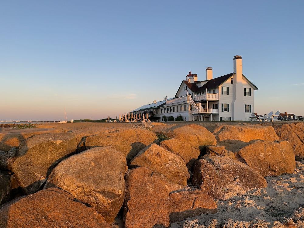 Lighthouse Inn photo 69