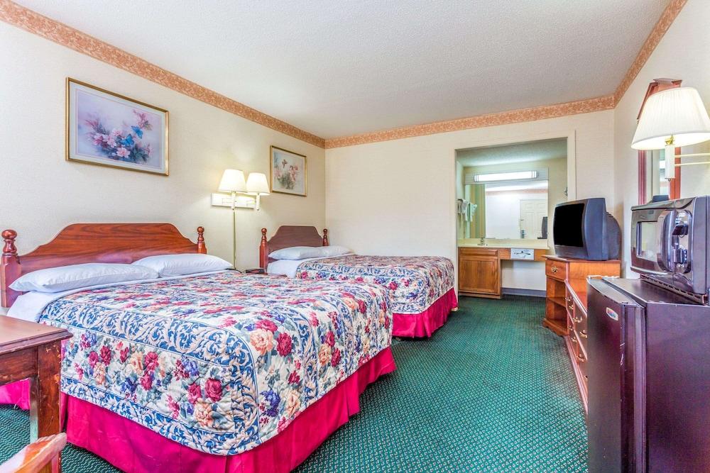 Days Inn by Wyndham Cornelia photo 8