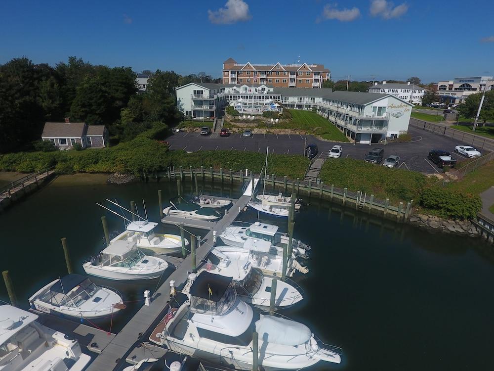 Anchor In Distinctive Waterfront Lodging photo 6
