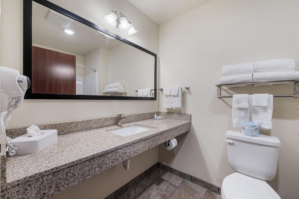 Cobblestone Hotel & Suites-Bellefontaine photo 8
