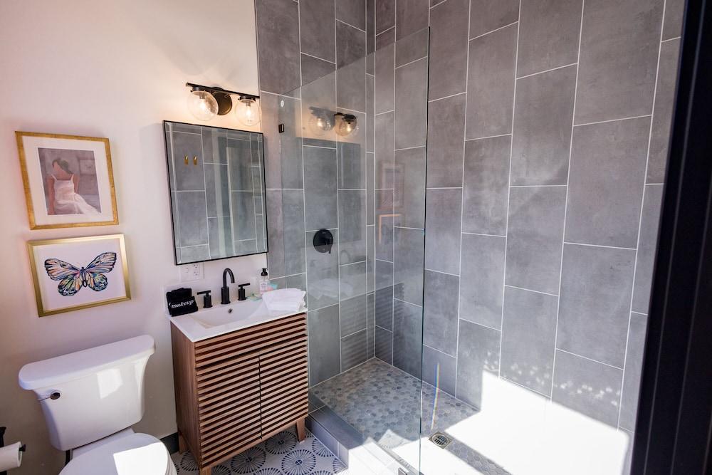 Speakeasy Suites photo 34