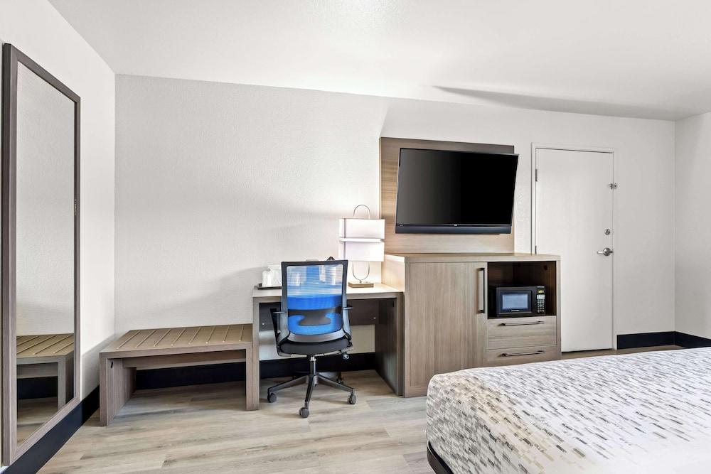 SureStay Hotel by Best Western Phoenix Airport photo 25