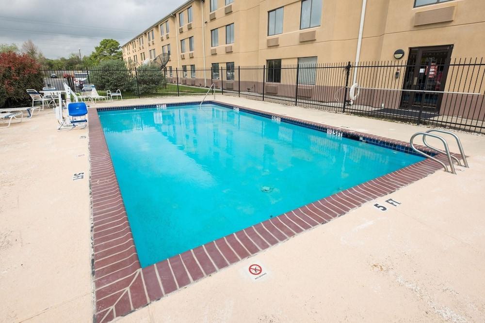 GreenTree Inn Houston IAH Airport photo 32