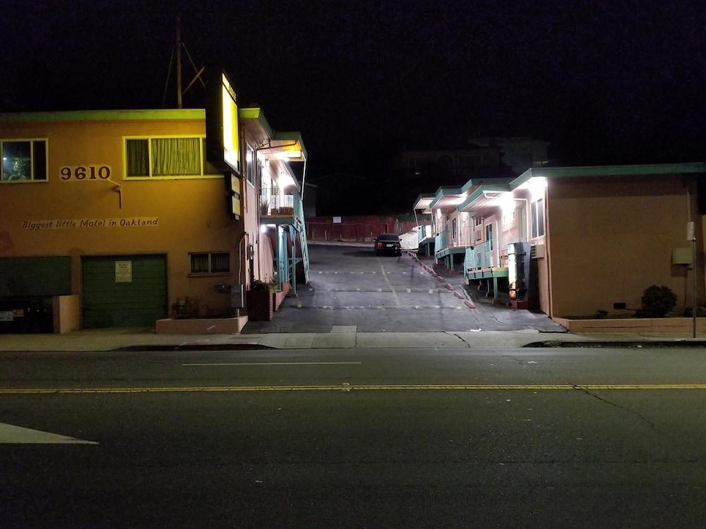 Travis Lodge Motel 16 photo 7