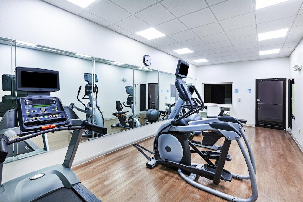 Holiday Inn Express Hotel & Suites Orange by IHG photo 32