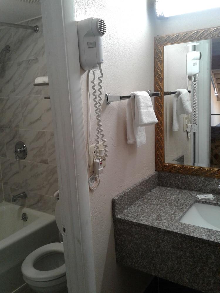 Budget Inn Express photo 25