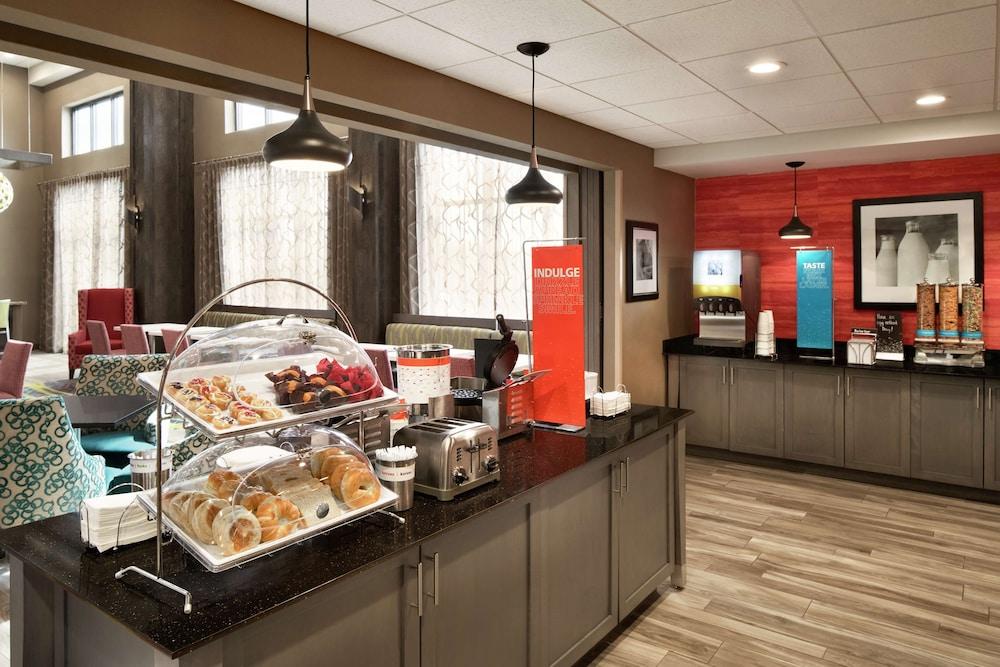 Hampton Inn & Suites St. Louis/Alton photo 13