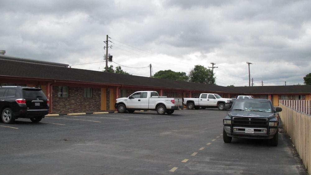 Sportsman Motel photo 5