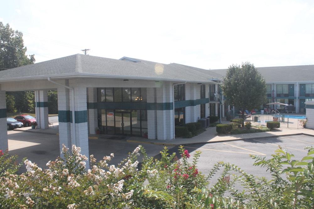 Ozark Valley Inn photo 55