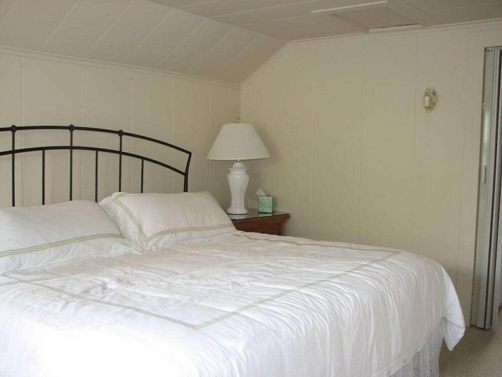 Wooden Boat Inn photo 37