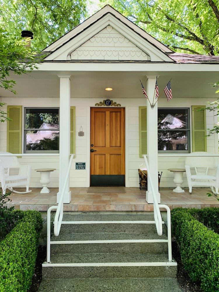 Cottage Grove Inn photo 1