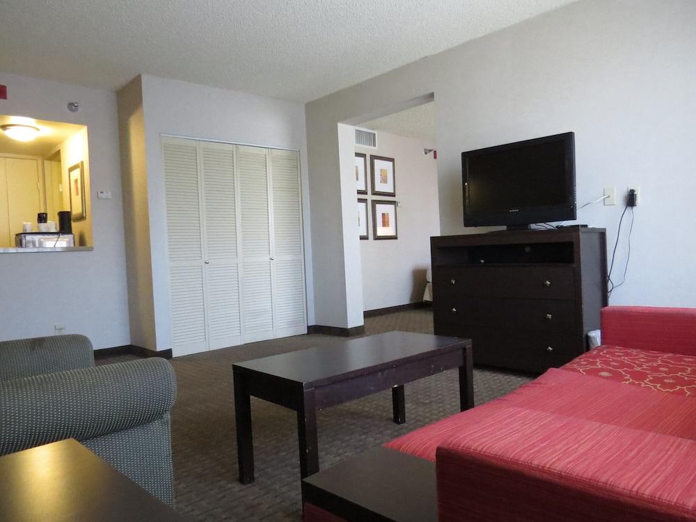 Holiday Inn Express & Suites Phoenix Midtown by IHG photo 65
