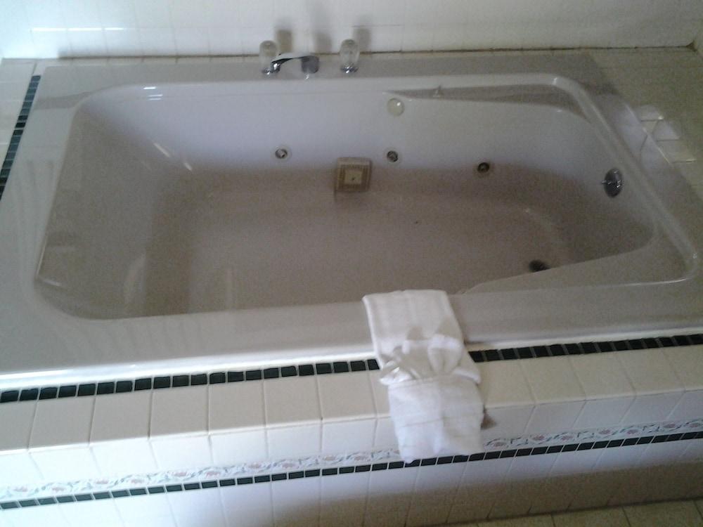 Norton Shores Inn photo 29