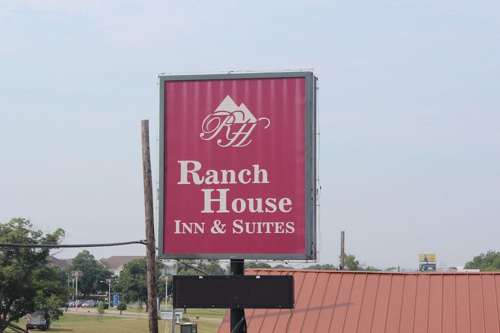Ranch House Inn and Suites photo 9