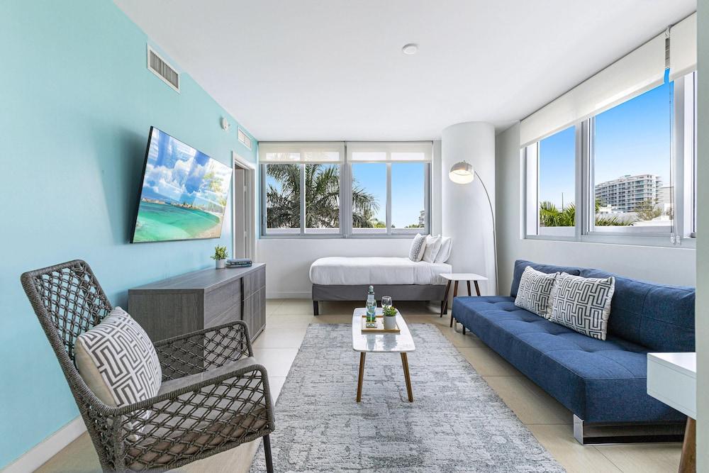 Dharma Home Suites Miami at Monte Carlo photo 6