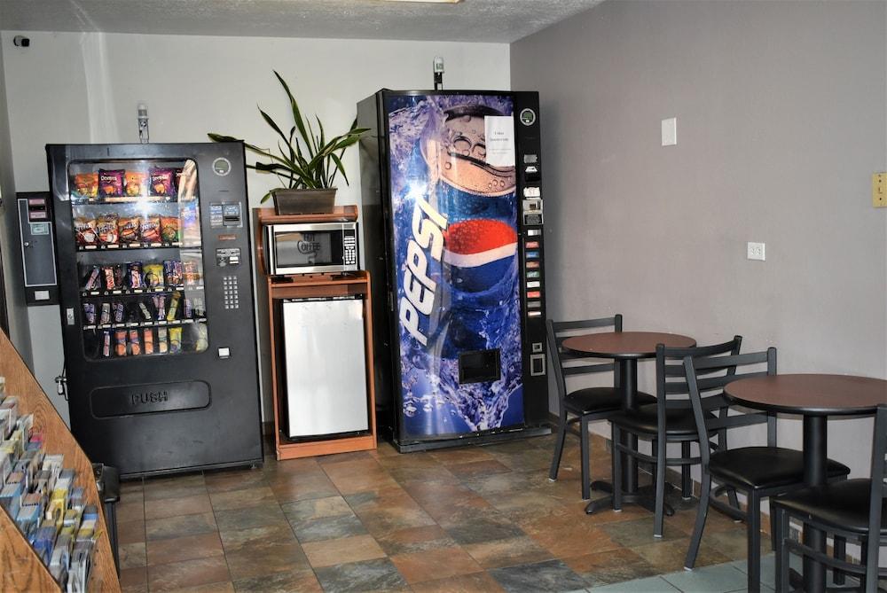 Travelodge by Wyndham Albuquerque East photo 23