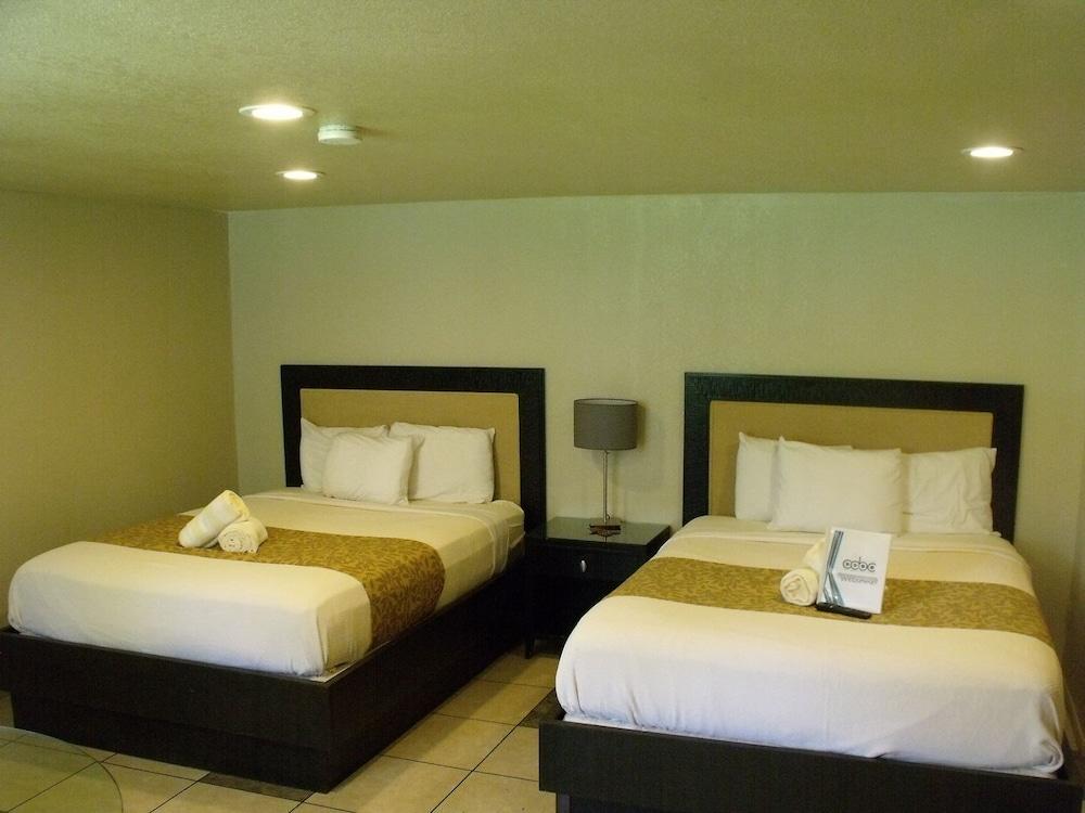 CCBC Resort Hotel - A Gay Men's Resort photo 7