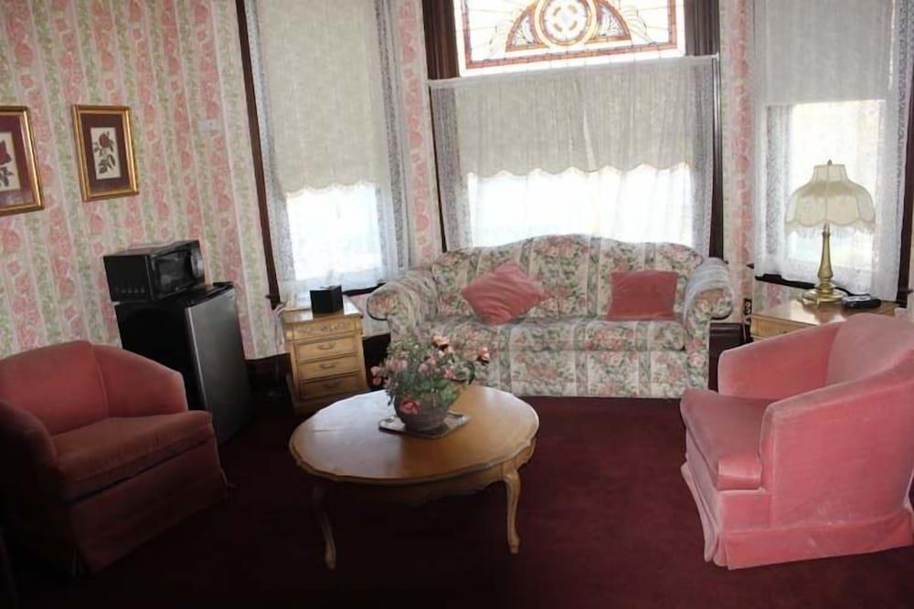 Irwin Street Inn photo 18