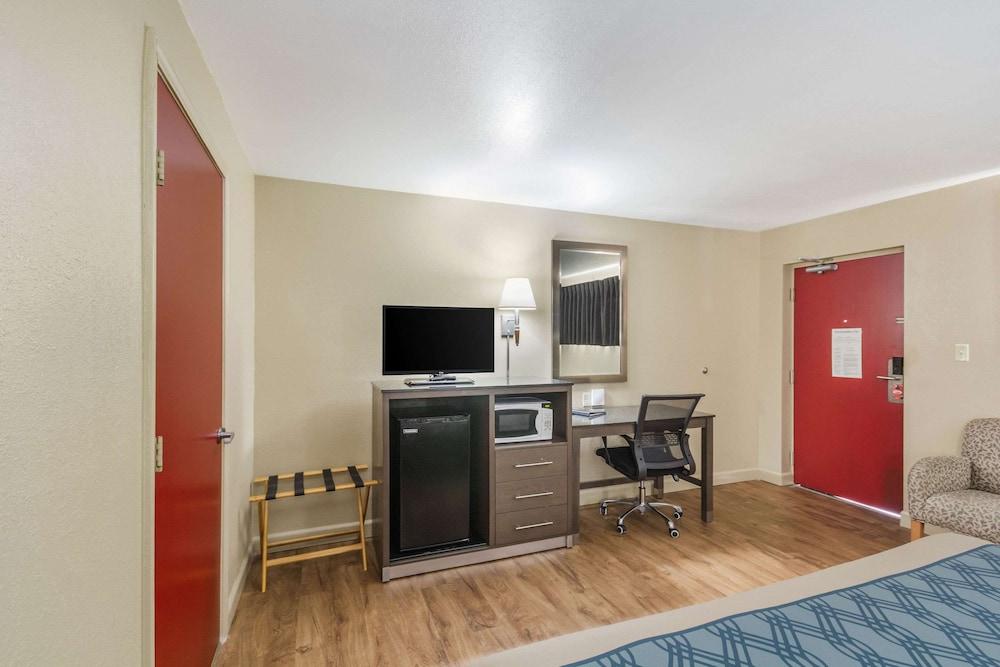 Econolodge Inn & Suites photo 22