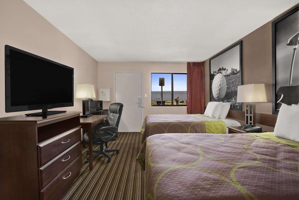Super 8 by Wyndham Fort Myers photo 16