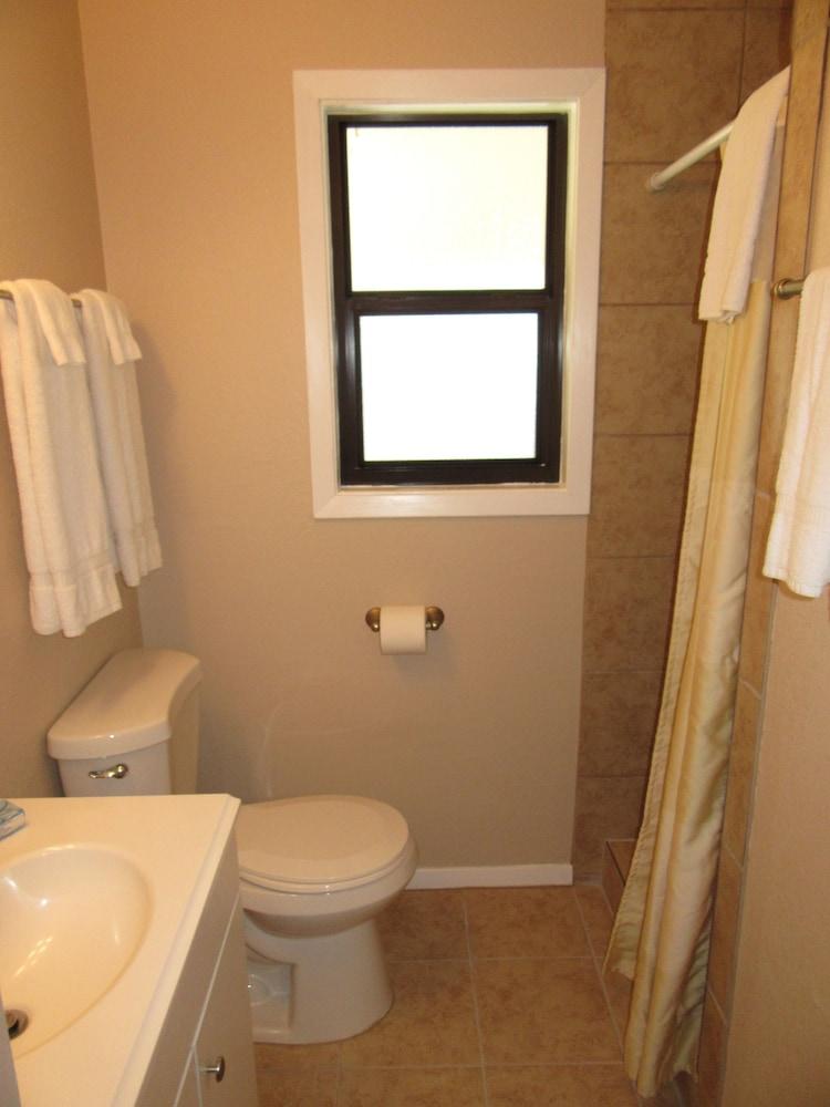 El Patio Inn photo 16