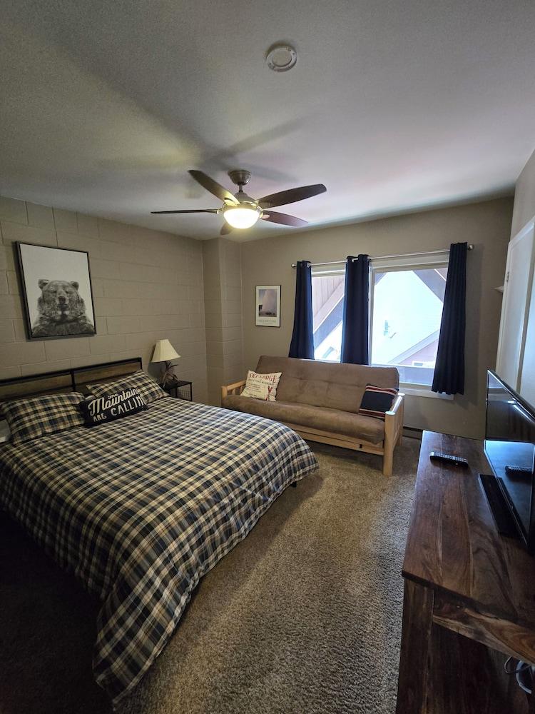 Chateau Rouge Condominiums photo 21
