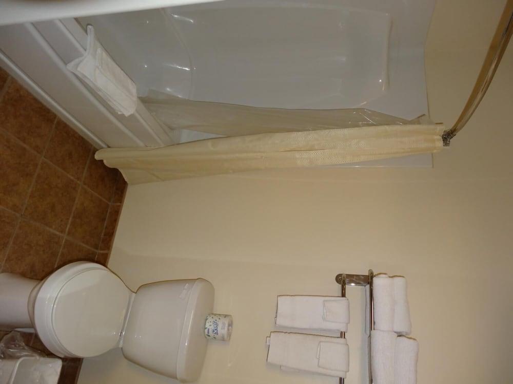 Fairgrounds Inn photo 23