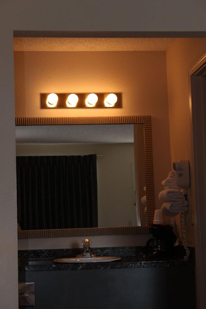 The Regency Inn photo 31