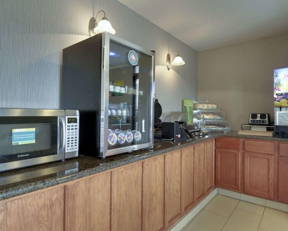Quality Inn & Suites Clarksville photo 17