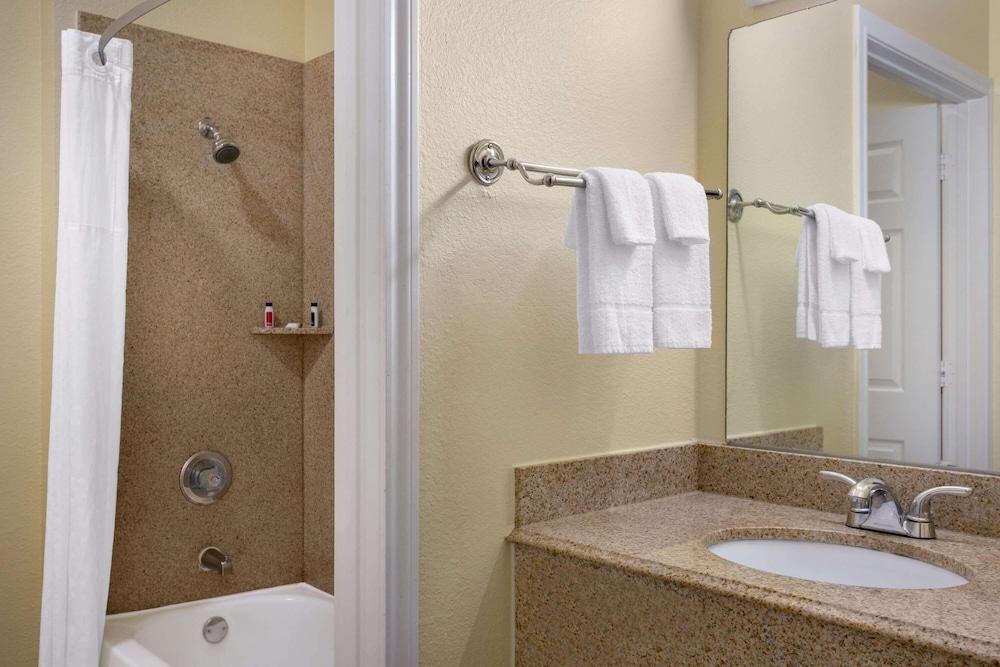 Days Inn & Suites by Wyndham Euless DFW Airport South photo 4
