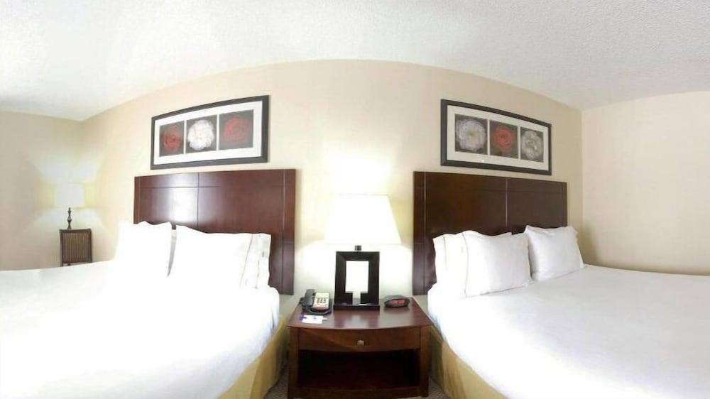 Holiday Inn Express & Suites Dickson by IHG photo 14