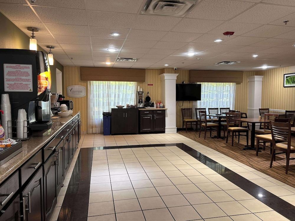 SureStay by Best Western Pearl Jackson Airport photo 17