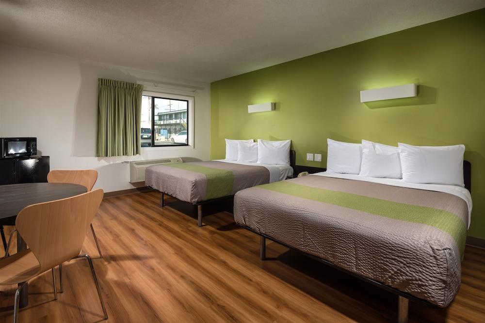 Motel 6 Canoga Park, CA photo 9