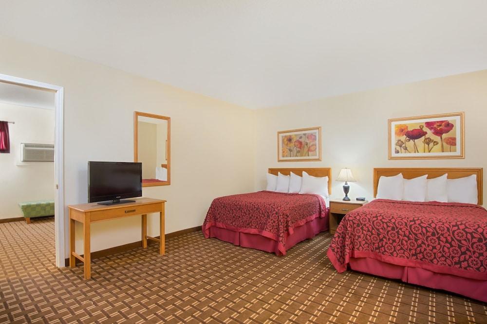 Days Inn by Wyndham Fremont photo 2