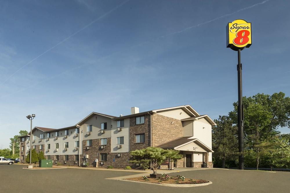 Super 8 by Wyndham Taylor/Detroit Area — hotel in Taylor