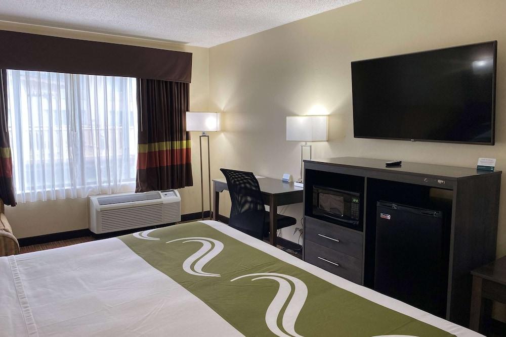 AmericInn by Wyndham Fort Atkinson photo 3