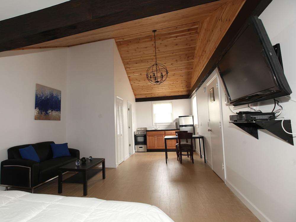 Baywatch Hotel & Marina photo 3