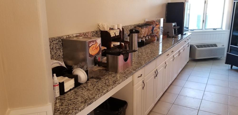 Cedar Park Whirlpool Suites photo 22