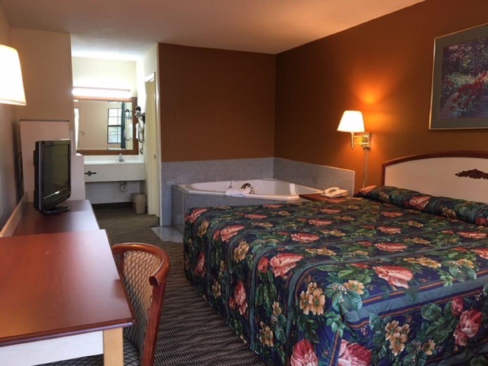 Suite Stay Talladega photo 5