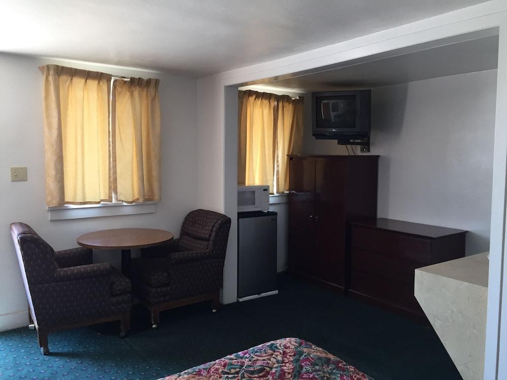 Elko Motel photo 10