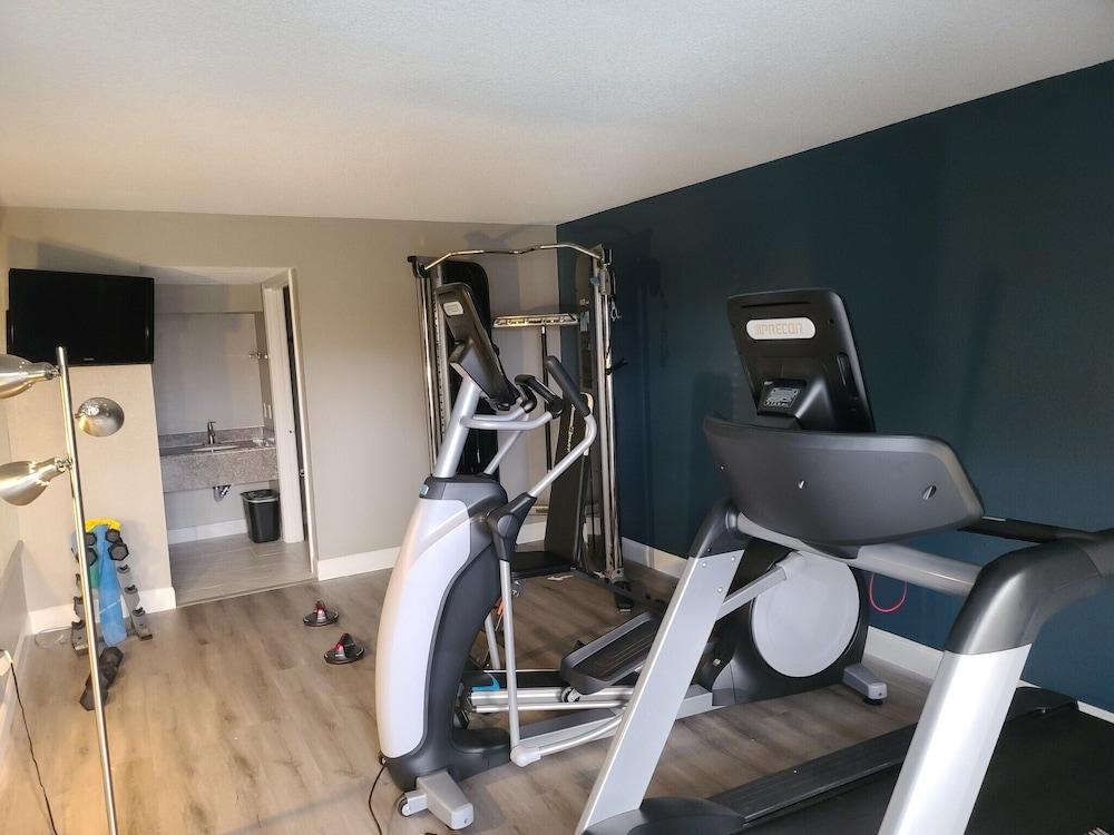 Baymont by Wyndham Marianna photo 43