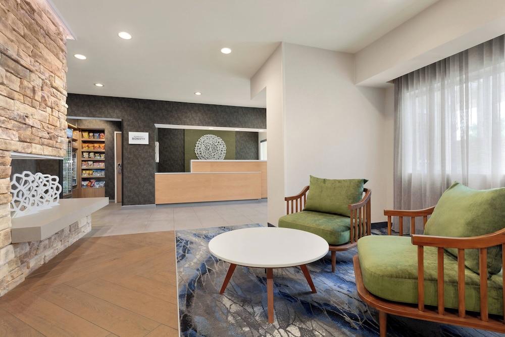 Fairfield Inn by Marriott Visalia Sequoia photo 2