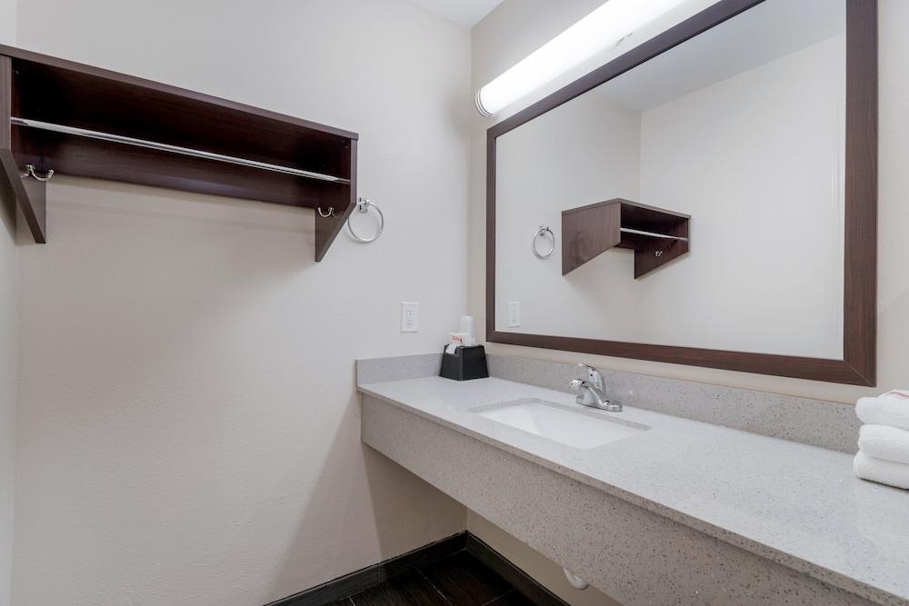 Red Roof Inn Houston – Spring North photo 15