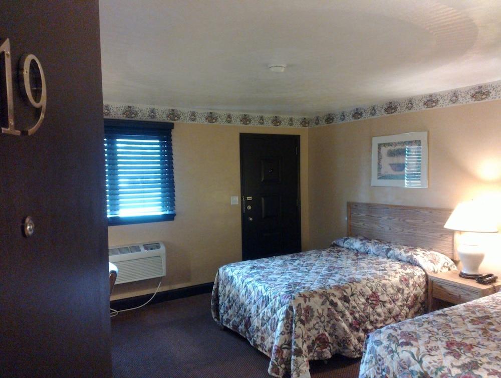 Colonial Inn Motel photo 11