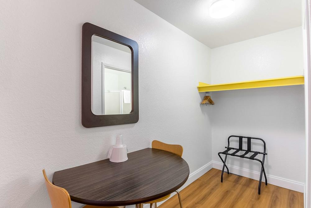 Motel 6 Pensacola, FL - Airport West photo 13
