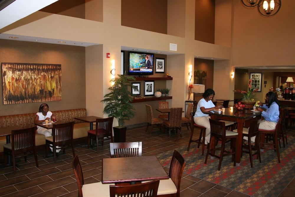 Hampton Inn & Suites West Point photo 8