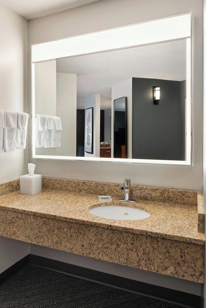 Courtyard by Marriott La Crosse photo 42